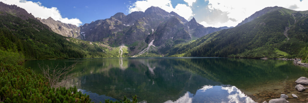 Panorama Morskiego Oka w Tatrzańskim Parku Narodowym