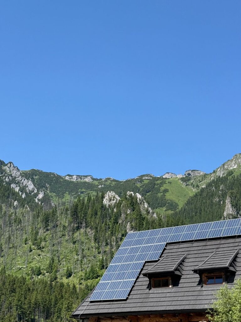OZE w Karkonoszach: konferencja w Sobieszowie solar panels with tatra mountains in zakopane